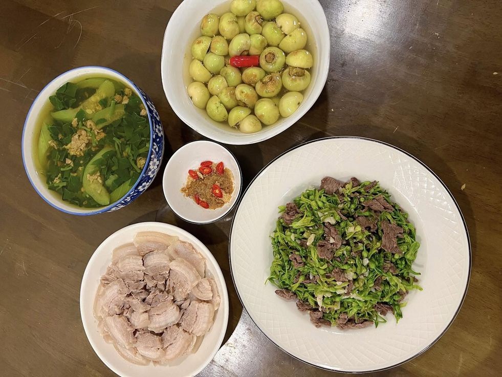 rau sạch gia đình trong bữa ăn hàng ngày